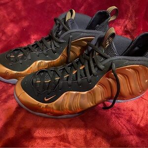 Nike Black and Gold Athletic Shoes High-Top Performance